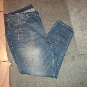 💥NWOT Jeans with studded detail💥